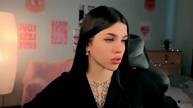 molly rettyy online show from 04/18/26, 04:38