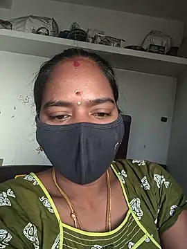 Snapshot of Tamil_Sangeetha chatting on 05/12/26, 12:52 Tamil Sangeetha online show from 05/12/26, 12:52