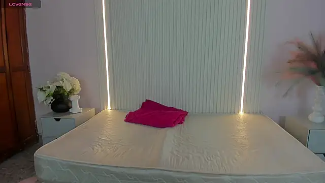 AliceHill8 online show from 04/11/26, 04:44