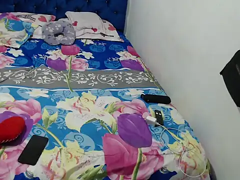 kiaraluna  online show from 05/07/26, 12:16