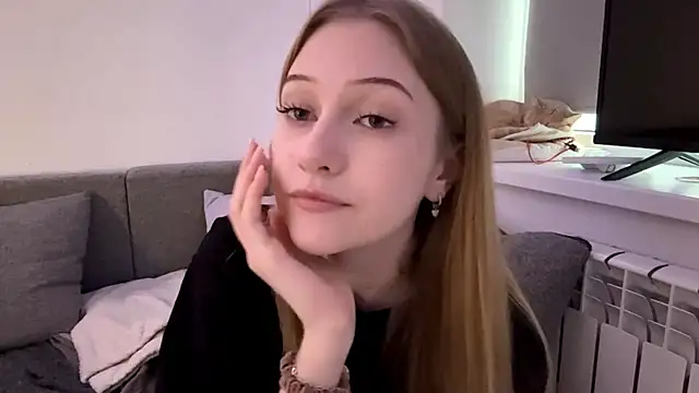 Snapshot of KatrineDrea chatting on 04/18/26, 03:38 KatrineDrea online show from 04/18/26, 03:38