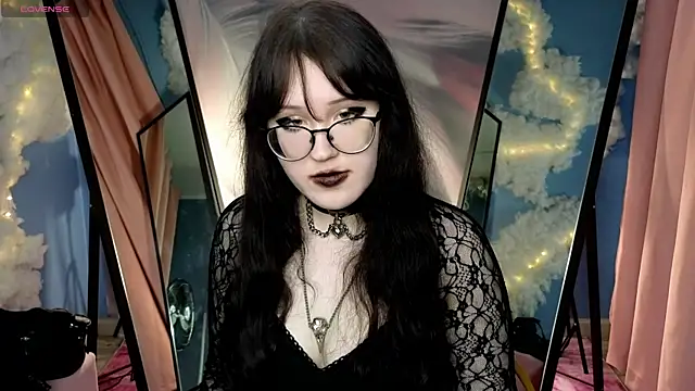 Laura  Wilson online show from 04/03/26, 02:15
