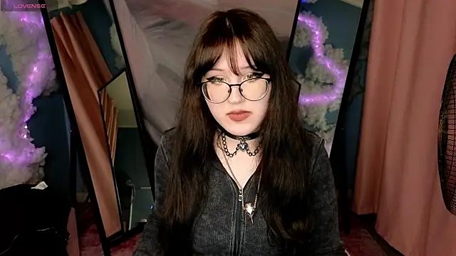 Laura  Wilson online show from 04/08/26, 01:55