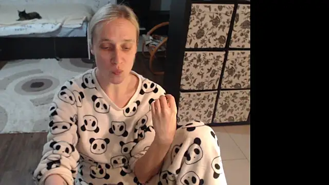 Snapshot of Sweet_hot_shrmp chatting on 06/13/26, 06:39 Sweet hot shrmp online show from 06/13/26, 06:39