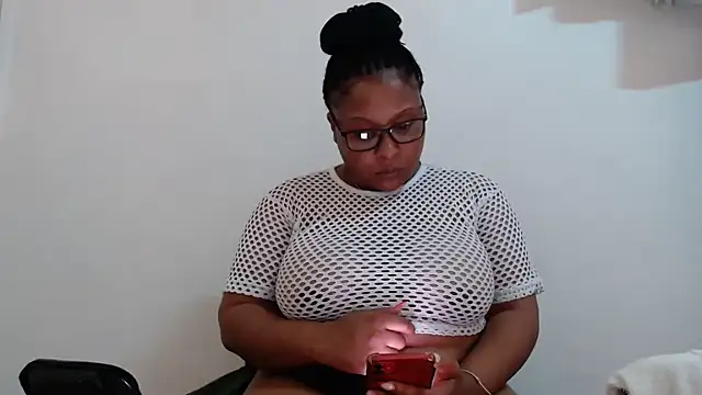 Snapshot of xxZoeyx chatting on 03/08/25, 09:39 xxZoeyx online show from 03/08/25, 09:39