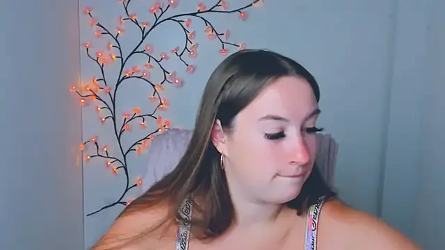 Snapshot of Tiffani_Angel chatting on 07/19/26, 05:22 Tiffani Angel online show from 07/19/26, 05:22