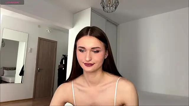 Snapshot of HallieHollo chatting on 05/28/26, 11:07 HallieHollo online show from 05/28/26, 11:07