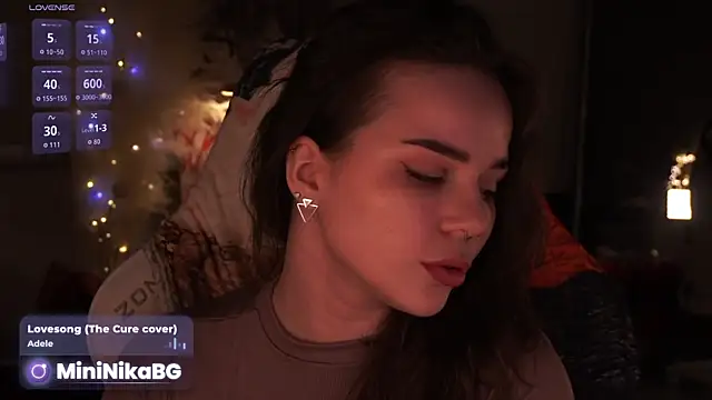 Snapshot of _MiniNika_ chatting on 05/05/26, 03:42 MiniNika online show from 05/05/26, 03:42