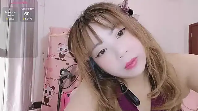 Snapshot of H-Maya chatting on 04/12/26, 01:43 H-Maya online show from 04/12/26, 01:43