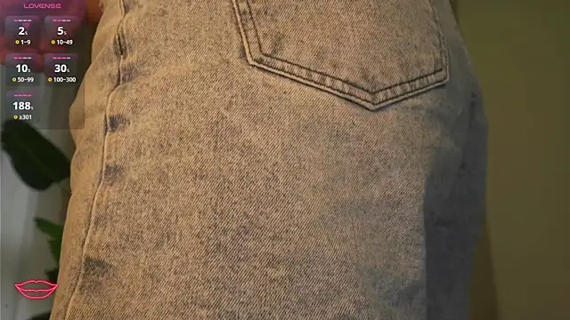 Snapshot of MilasKiss chatting on 04/05/26, 08:00 MilasKiss online show from 04/05/26, 08:00