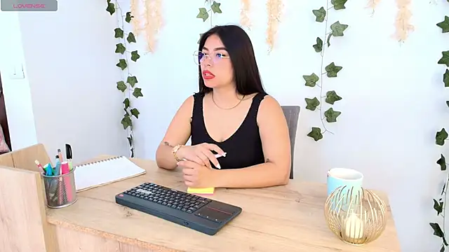 Ariana castillo02 online show from 05/05/26, 01:08