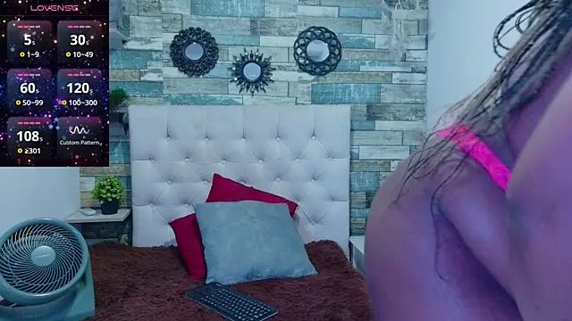 Snapshot of Skylernaomi chatting on 05/18/26, 01:28 Skylernaomi online show from 05/18/26, 01:28