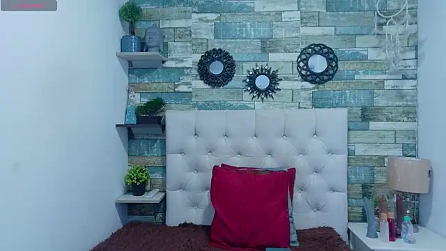 Snapshot of Skylernaomi chatting on 05/22/26, 01:28 Skylernaomi online show from 05/22/26, 01:28