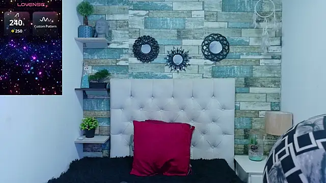 Snapshot of Skylernaomi chatting on 05/29/26, 01:42 Skylernaomi online show from 05/29/26, 01:42