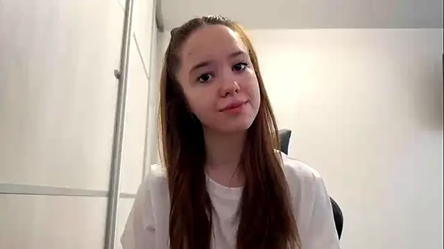 Snapshot of AriaGrand chatting on 04/04/26, 07:06 AriaGrand online show from 04/04/26, 07:06