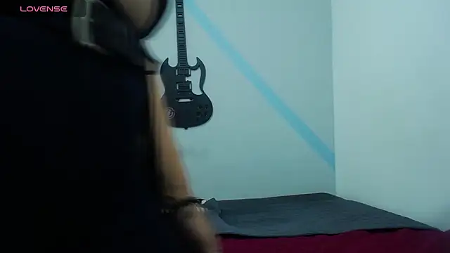 Snapshot of Luna__white chatting on 03/31/26, 04:40 Luna white online show from 03/31/26, 04:40