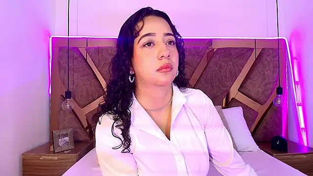 Snapshot of bella_swwan_ chatting on 06/17/26, 01:34 bella swwan online show from 06/17/26, 01:34
