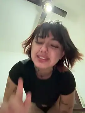 Snapshot of Abrildqquino chatting on 06/23/26, 03:04 Abrildqquino online show from 06/23/26, 03:04