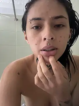 Snapshot of Babeel_ chatting on 04/24/26, 03:03 Babeel online show from 04/24/26, 03:03