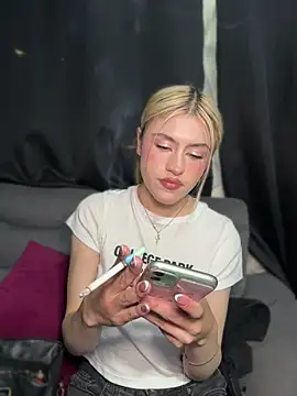 Snapshot of Lia_fire chatting on 04/19/26, 02:55 Lia fire online show from 04/19/26, 02:55