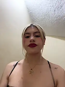 Snapshot of Lia_fire chatting on 05/14/26, 01:18 Lia fire online show from 05/14/26, 01:18