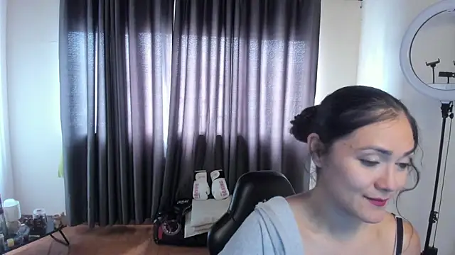 Snapshot of FreyaRouge chatting on 07/11/26, 06:43 FreyaRouge online show from 07/11/26, 06:43