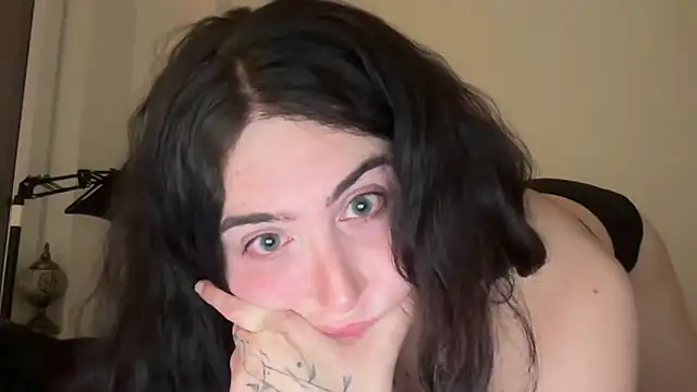 Snapshot of miamisery chatting on 03/31/26, 01:18 miamisery online show from 03/31/26, 01:18