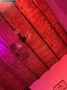 Violett Sykes online show from 04/03/26, 05:38