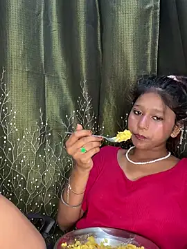Snapshot of Cutiepie- chatting on 04/18/26, 07:58 Cutiepie- online show from 04/18/26, 07:58