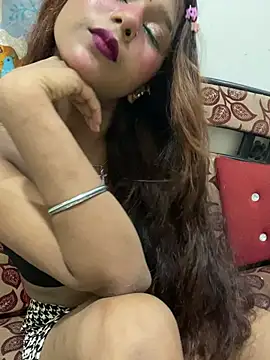 Snapshot of Cutiepie- chatting on 05/12/26, 07:44 Cutiepie- online show from 05/12/26, 07:44