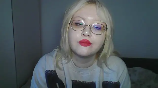 Snapshot of Elayne_Sweet chatting on 05/13/26, 06:11 Elayne Sweet online show from 05/13/26, 06:11