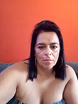 Snapshot of lucianamorocha chatting on 04/15/26, 01:40 lucianamorocha online show from 04/15/26, 01:40