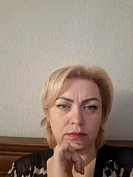 SylvieGold453 online show from 04/15/26, 09:27