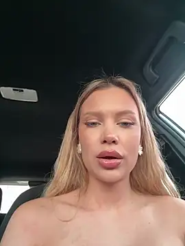 Snapshot of Girl-Mia chatting on 04/08/26, 04:12 Girl-Mia online show from 04/08/26, 04:12