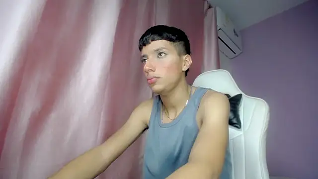 Snapshot of Yei_lee_ chatting on 04/28/26, 03:11 Yei lee online show from 04/28/26, 03:11
