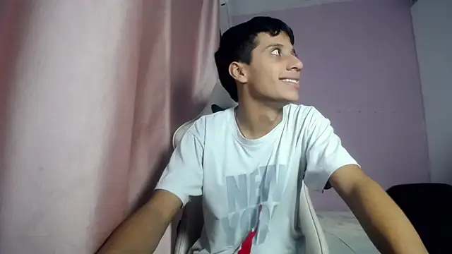 Snapshot of Yei_lee_ chatting on 05/18/26, 04:07 Yei lee online show from 05/18/26, 04:07