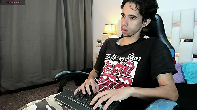 Snapshot of Alessandro_Abruzzo chatting on 05/01/26, 03:22 Alessandro Abruzzo online show from 05/01/26, 03:22