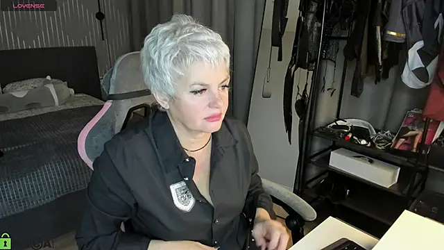 Snapshot of Linda_Zef1r chatting on 04/19/26, 01:16 Linda Zef1r online show from 04/19/26, 01:16
