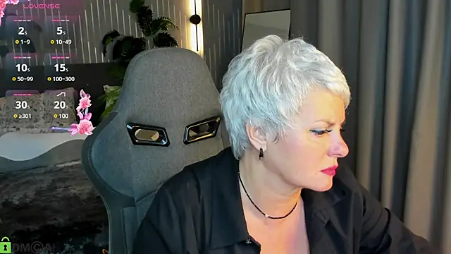 Snapshot of Linda_Zef1r chatting on 05/15/26, 01:12 Linda Zef1r online show from 05/15/26, 01:12