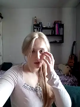 Snapshot of IsOlli chatting on 05/19/26, 12:00 IsOlli online show from 05/19/26, 12:00