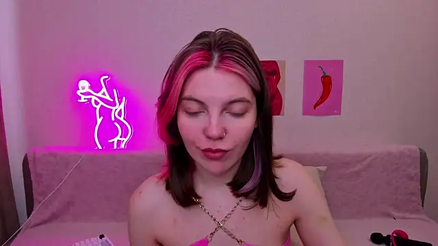 Snapshot of Marie_Reyess chatting on 04/30/26, 03:24 Marie Reyess online show from 04/30/26, 03:24