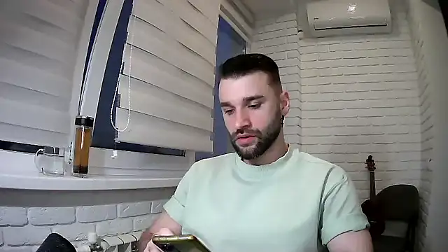 Snapshot of DaddySlava chatting on 04/04/26, 04:59 DaddySlava online show from 04/04/26, 04:59
