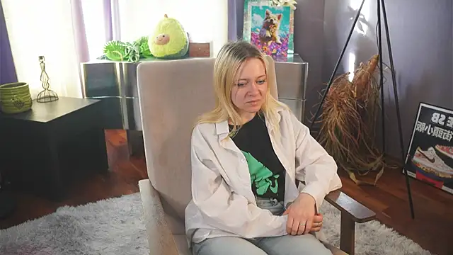 Snapshot of OliviaCaffery chatting on 04/02/26, 04:43 OliviaCaffery online show from 04/02/26, 04:43