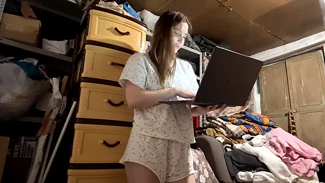 VelvetNoirra online show from 04/04/26, 02:25