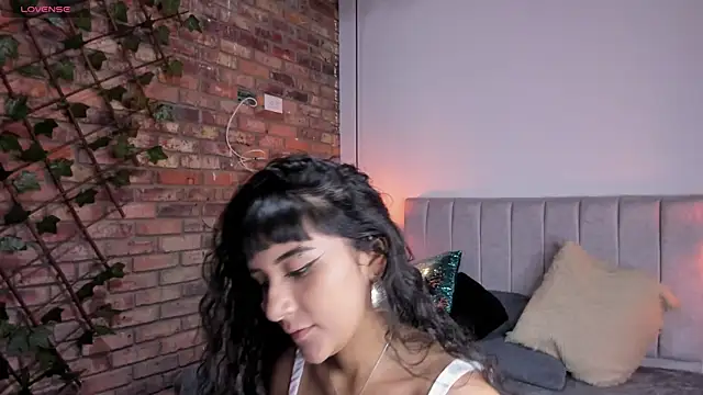 Hanna Clark   online show from 05/04/26, 12:12