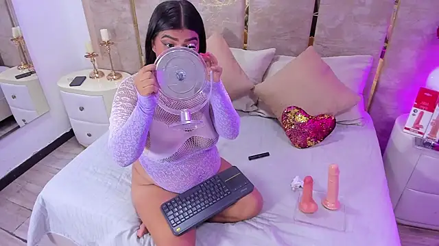 BellaWilliams  online show from 07/15/26, 08:03