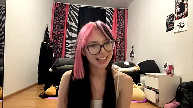 Snapshot of WifeAileen chatting on 05/10/26, 06:24 WifeAileen online show from 05/10/26, 06:24