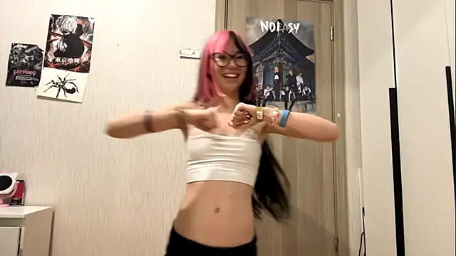 Snapshot of WifeAileen chatting on 05/11/26, 04:04 WifeAileen online show from 05/11/26, 04:04