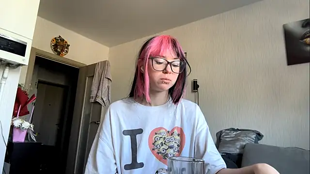 Snapshot of WifeAileen chatting on 06/05/26, 06:20 WifeAileen online show from 06/05/26, 06:20