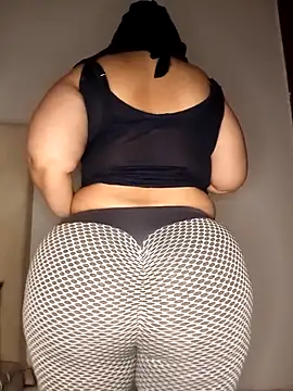 Snapshot of Sexy_yassimna chatting on 04/14/26, 03:40 Sexy yassimna online show from 04/14/26, 03:40